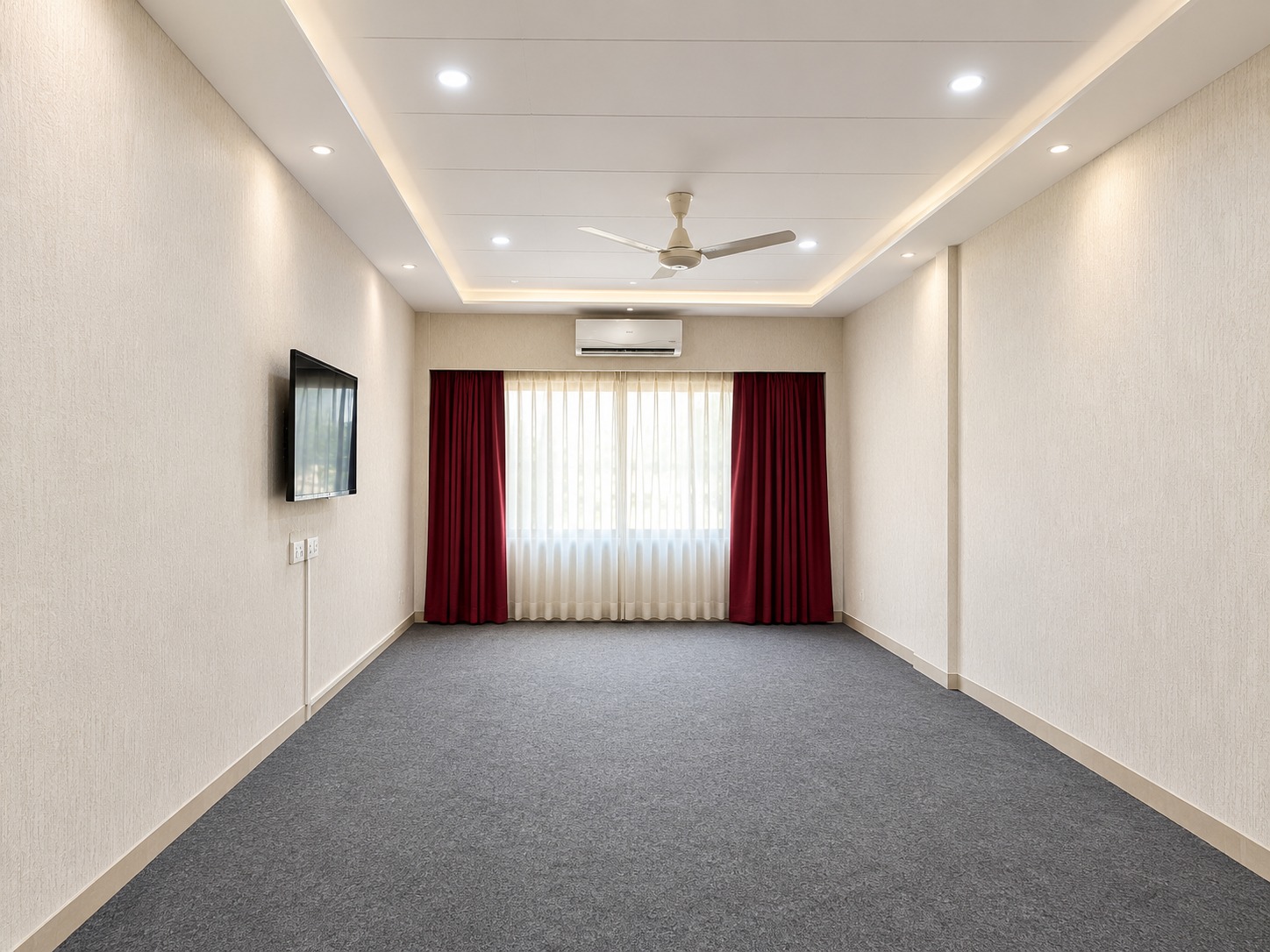 Complete view of the furnished two-seater hostel room
